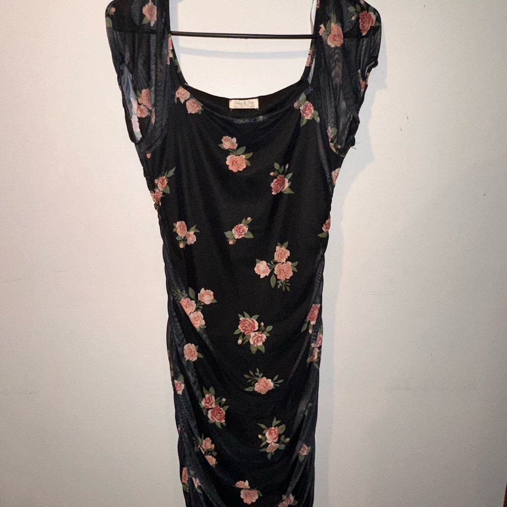 Chic Black Floral Midi Dress